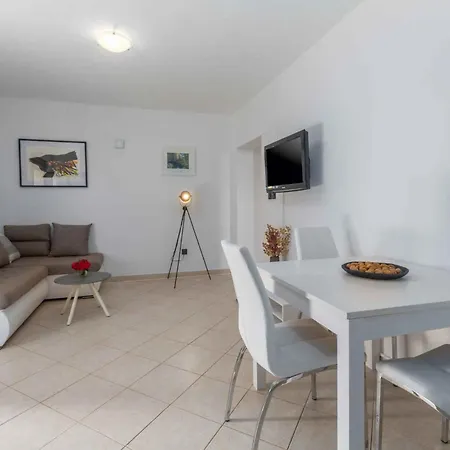 Apartment In Sveti Lovrec - Istrien 47117 Kirmenjak